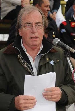 ALBERTO FROLA EXPONIENDO EN GRAL PICO