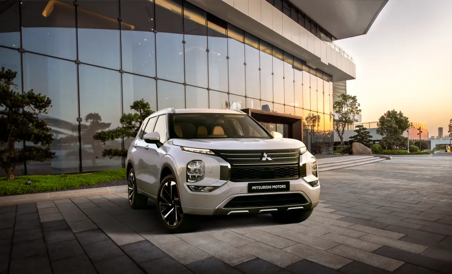 Mitsubishi Outlander Congreso CREA 2025