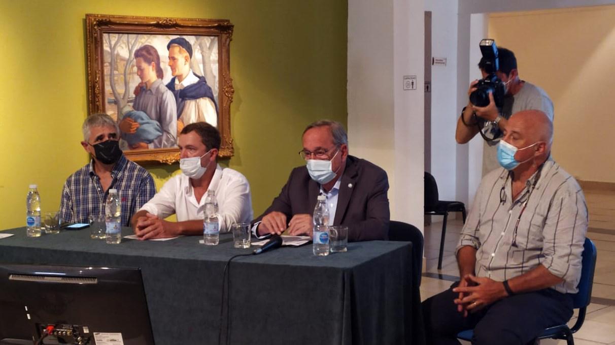 Miguel Lunghi Intendente de Tandil, Jorge Gonzalez Montaner CREA MAr y Sierras y organizadores del evento