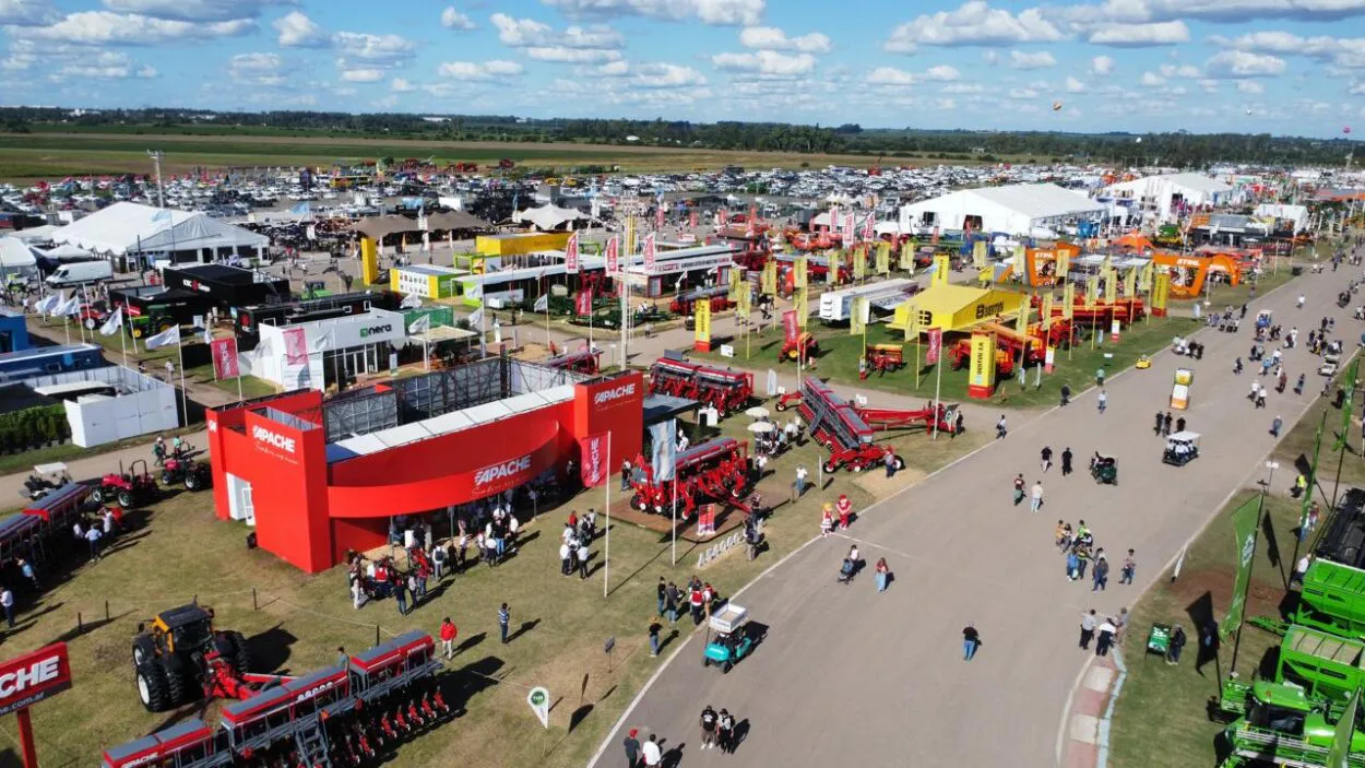 APACHA-EXPOAGRO-AEREA-1250x703