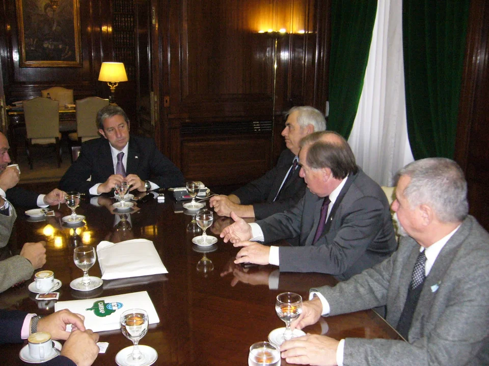 ALBERTO FROLA EXPONIENDO CON EL VICEPRESIDENTE JULIO COBOS