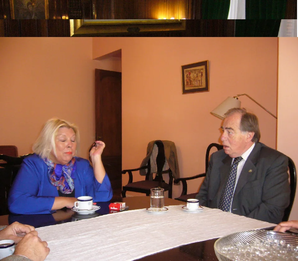 ALBERTO FROLA EXPONIENDO CON ELISA CARRIO