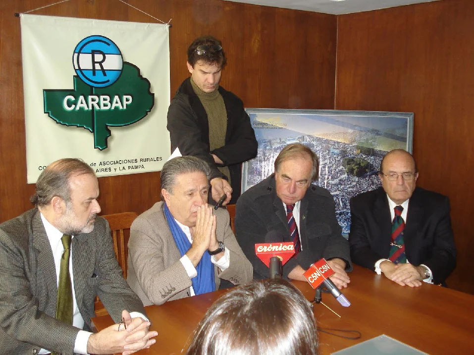 ALBERTO FROLA EXPONIENDO CON DUHALDE