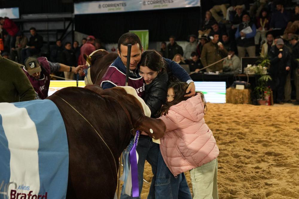 Rdo-Gran-Campeon-Macho-Braford-festejo-1536x1024